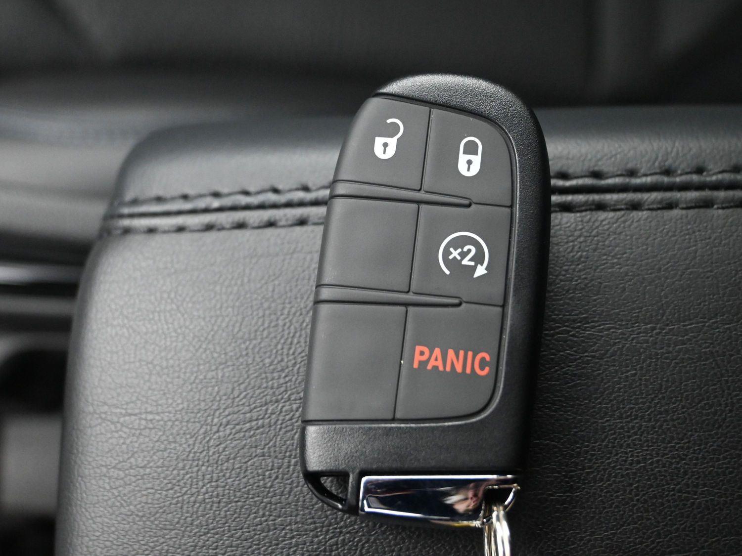 New 2026 Bright White Clearcoat Jeep Latitude image 26