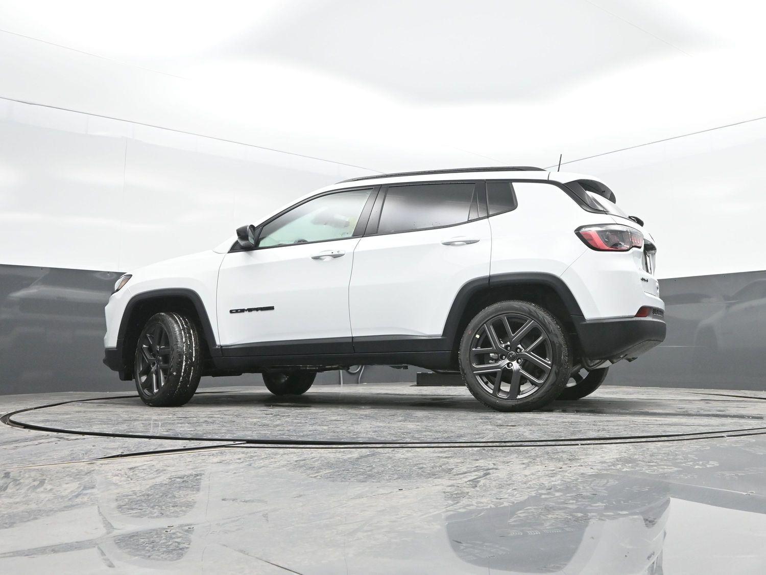 New 2026 Bright White Clearcoat Jeep Latitude image 27