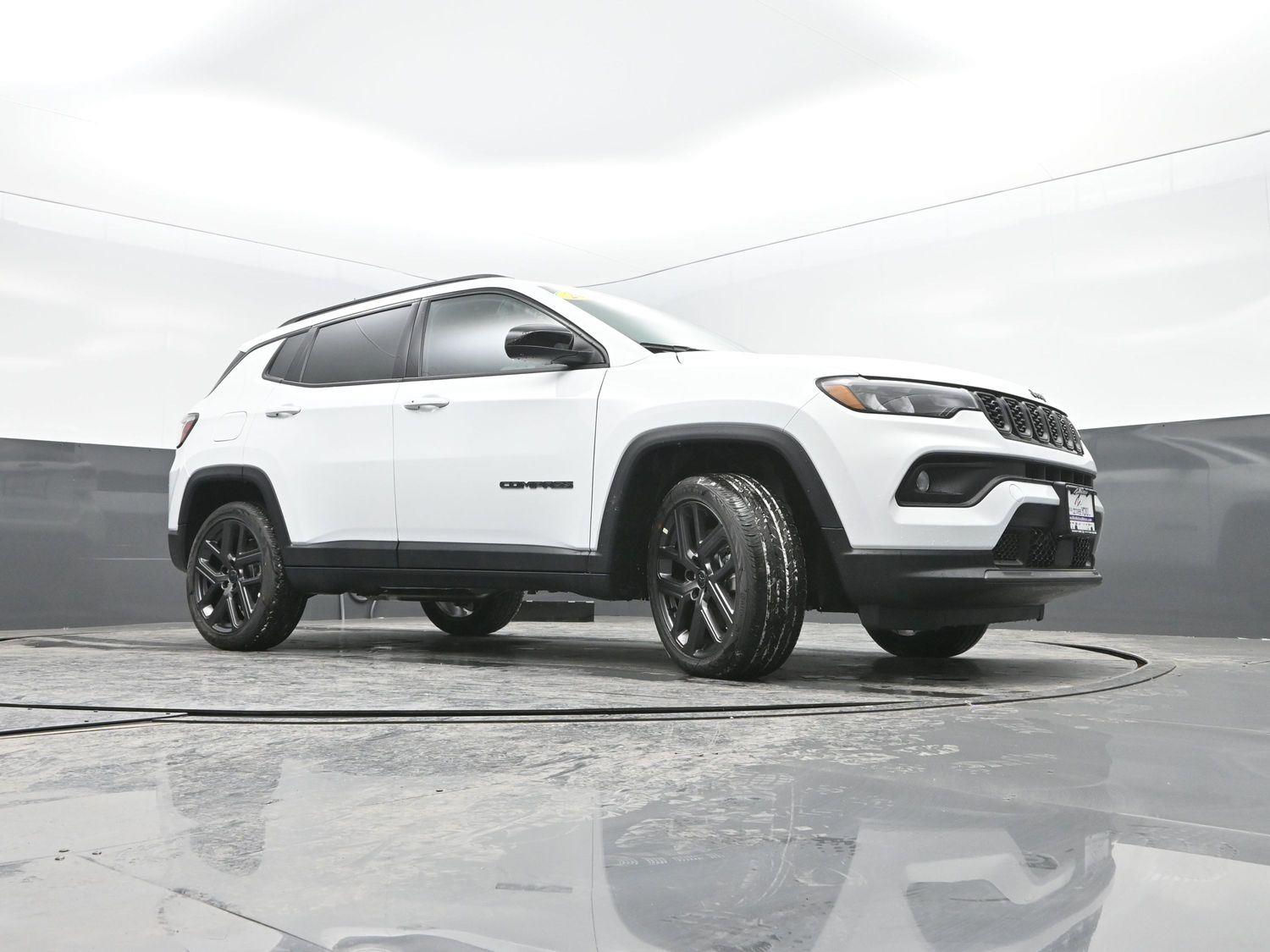 New 2026 Bright White Clearcoat Jeep Latitude image 29