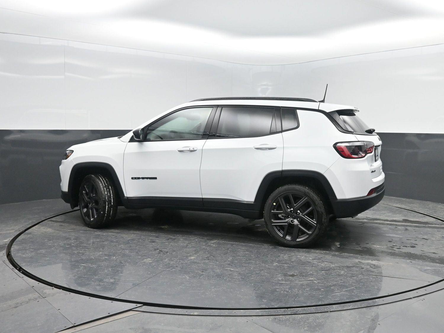 New 2026 Bright White Clearcoat Jeep Latitude image 34