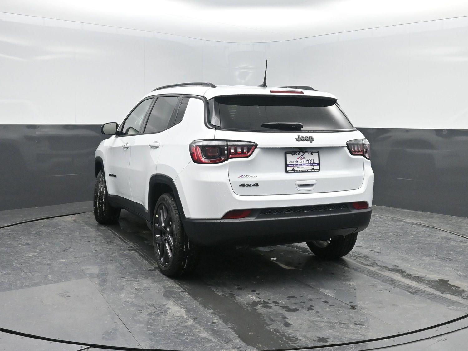 New 2026 Bright White Clearcoat Jeep Latitude image 37