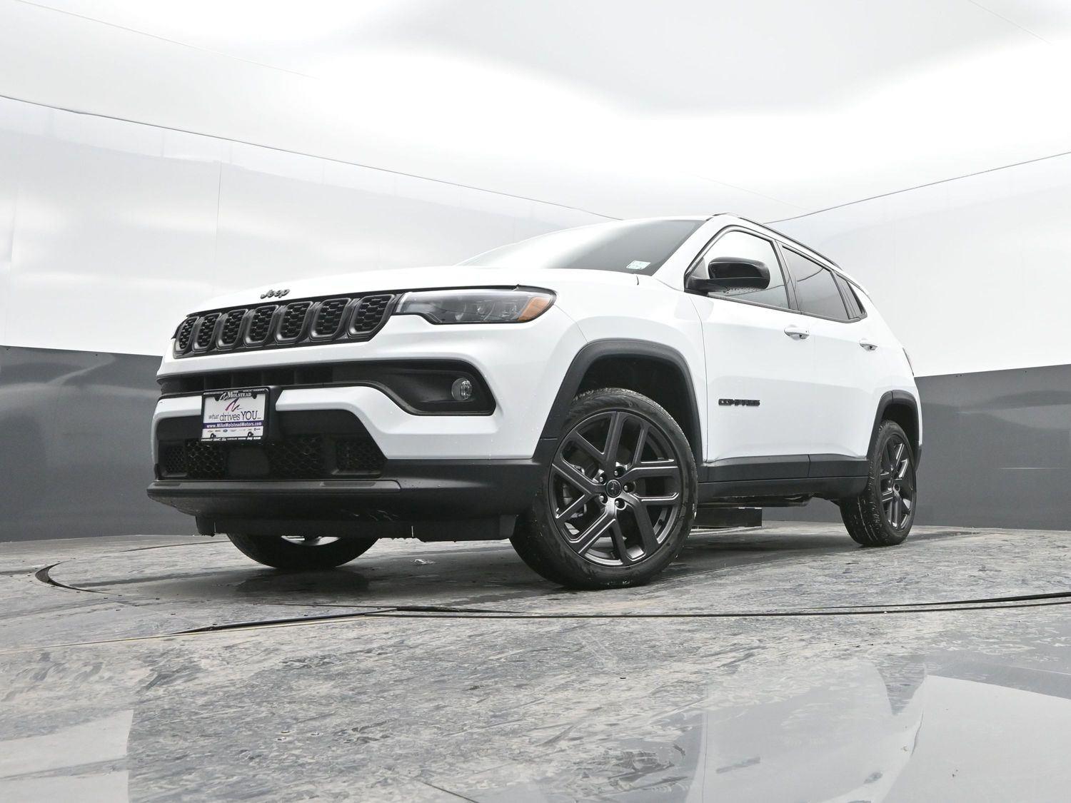 New 2026 Bright White Clearcoat Jeep Latitude image 38
