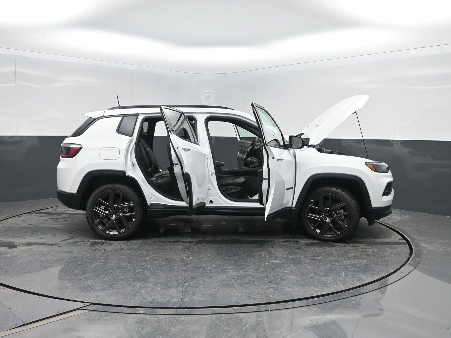 New 2026 Bright White Clearcoat Jeep Latitude image 41