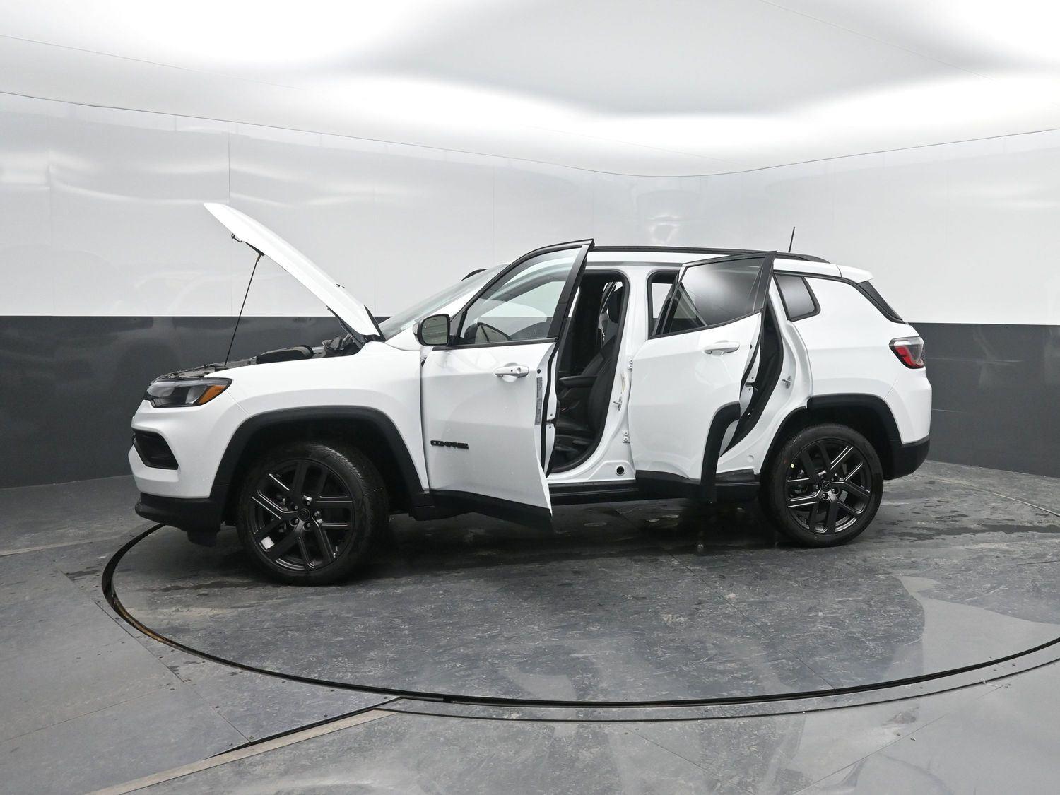 New 2026 Bright White Clearcoat Jeep Latitude image 42