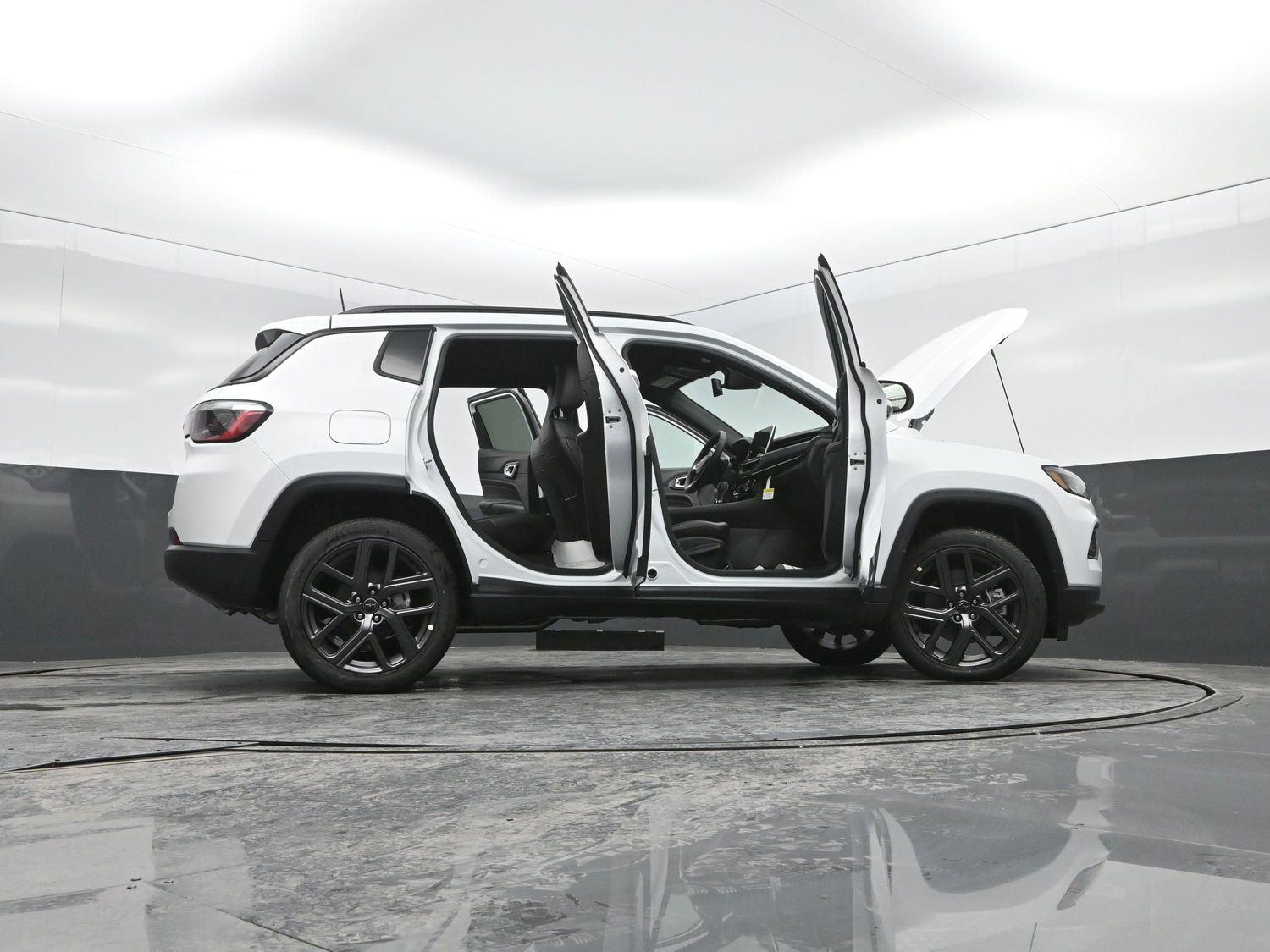 New 2026 Bright White Clearcoat Jeep Latitude image 45