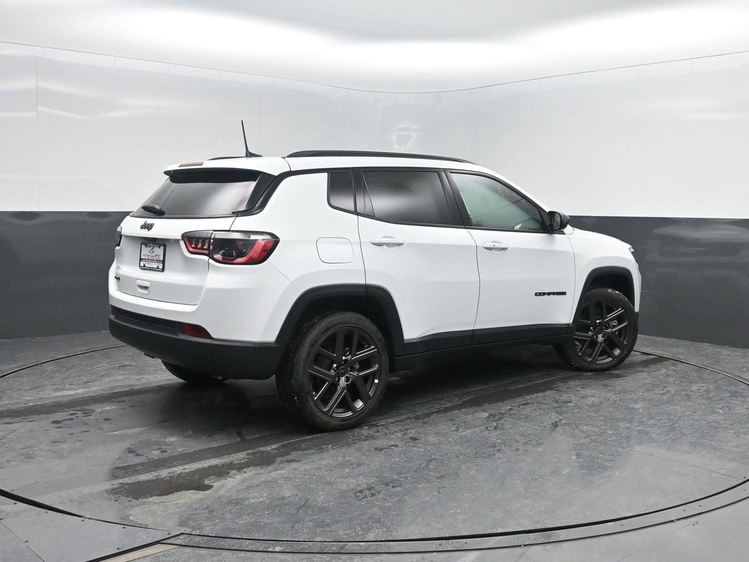 New 2026 Bright White Clearcoat Jeep Latitude image 2