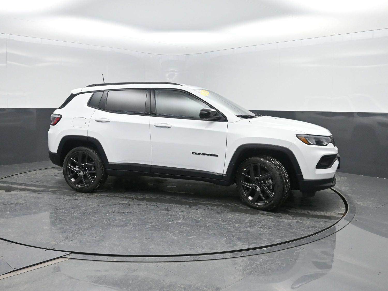 New 2026 Bright White Clearcoat Jeep Latitude image 3
