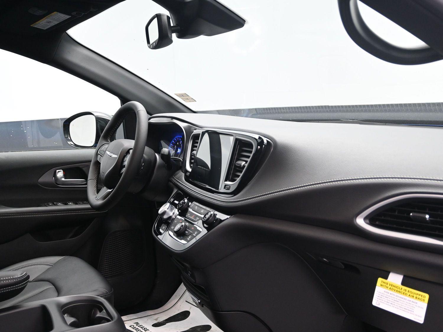 New 2026 Hydro Blue Pearlcoat Chrysler Select image 10