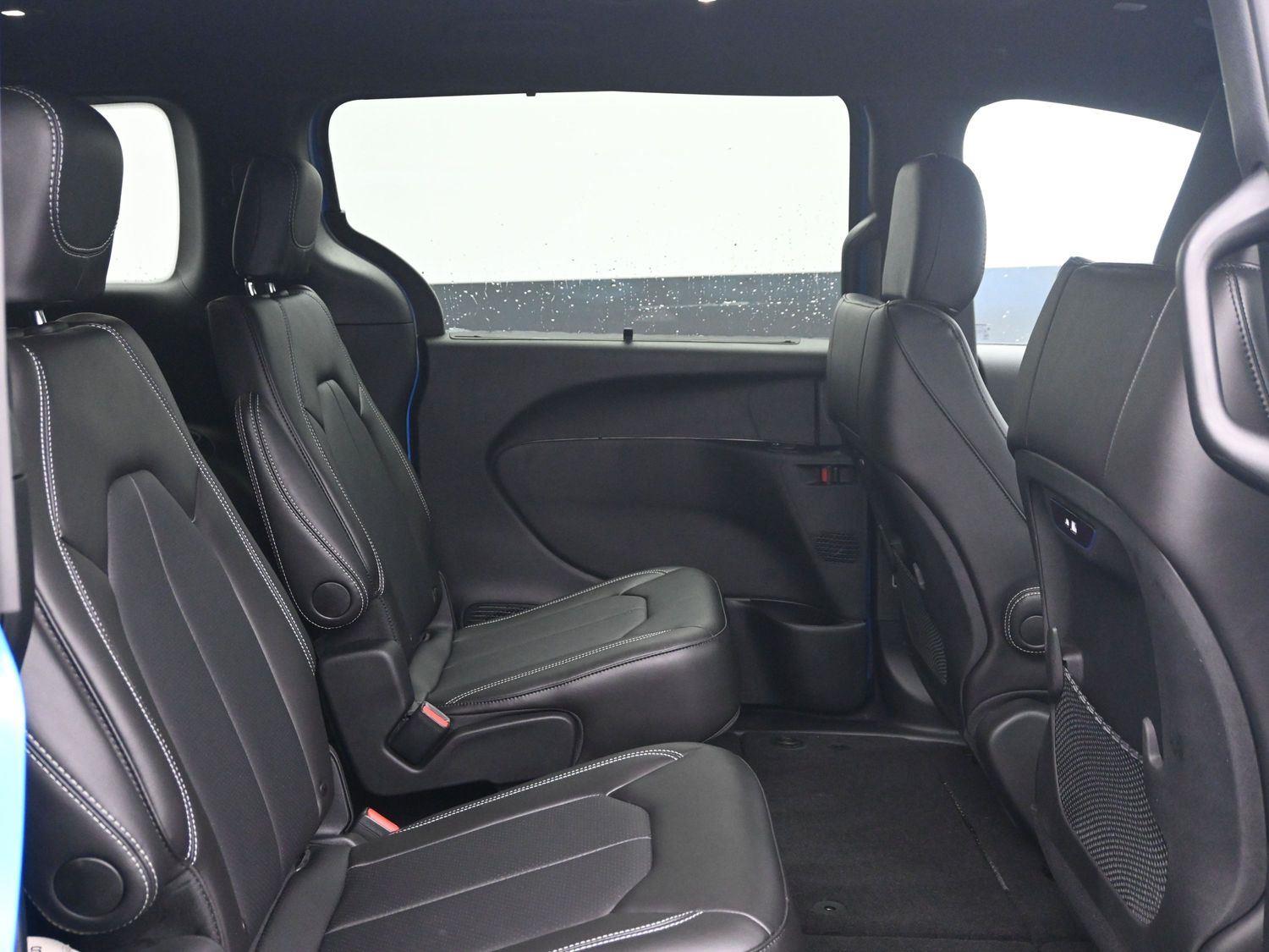 New 2026 Hydro Blue Pearlcoat Chrysler Select image 11