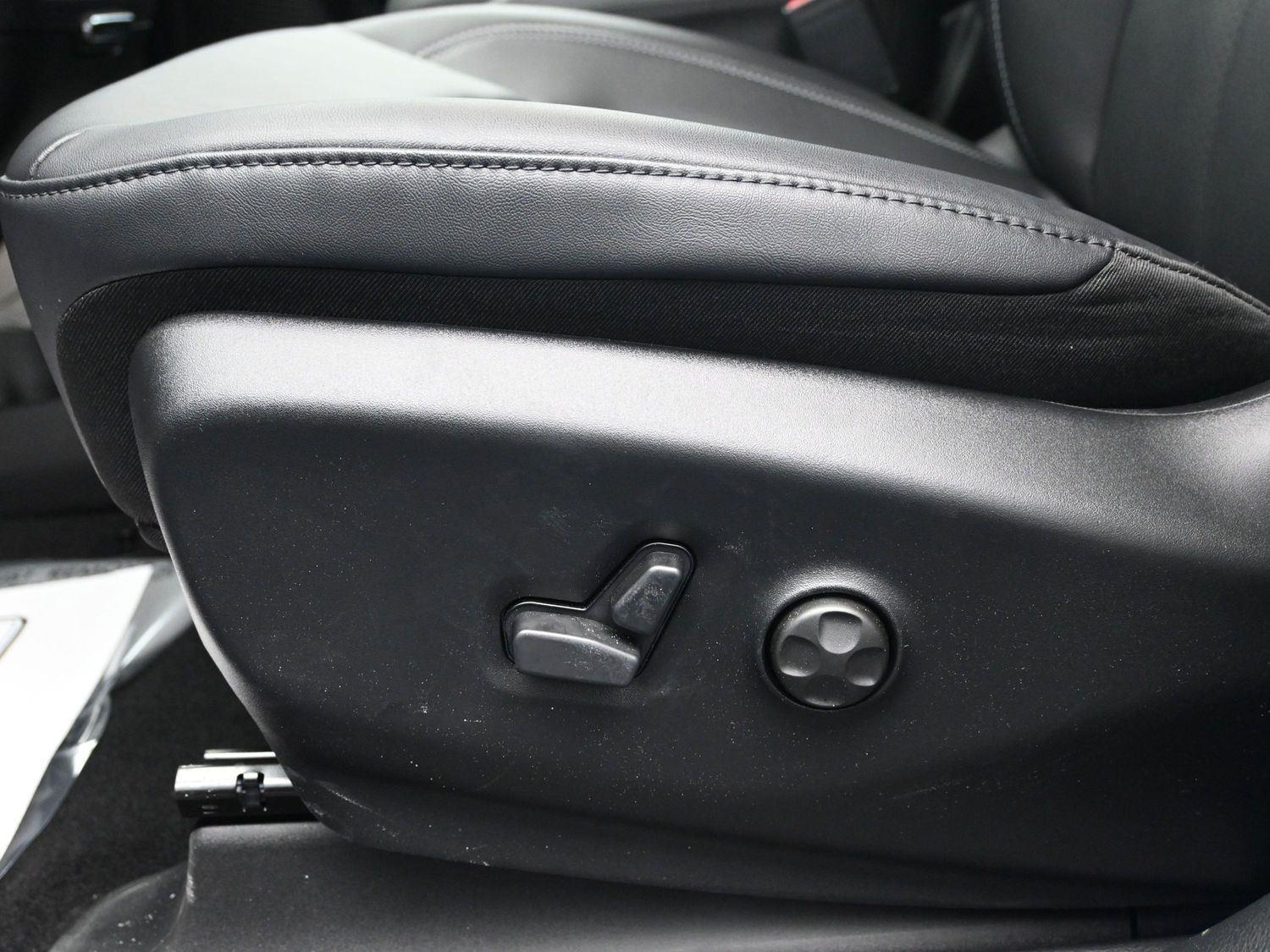 New 2026 Hydro Blue Pearlcoat Chrysler Select image 21