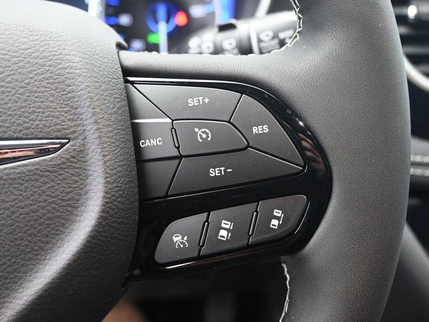 New 2026 Hydro Blue Pearlcoat Chrysler Select image 25