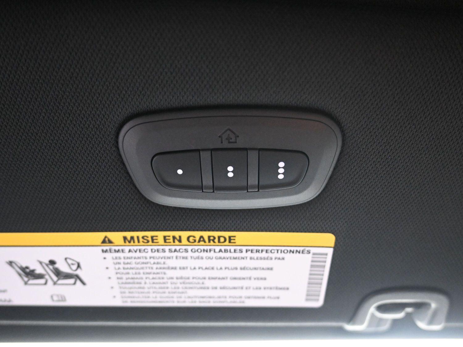 New 2026 Hydro Blue Pearlcoat Chrysler Select image 33