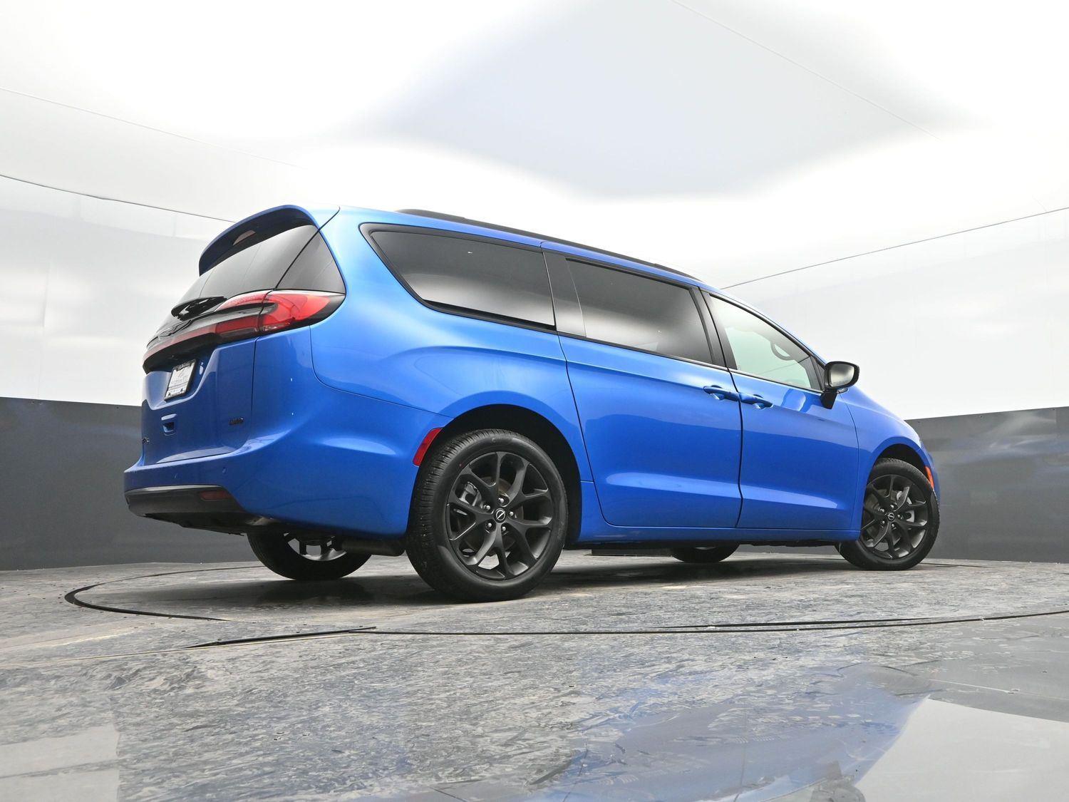 New 2026 Hydro Blue Pearlcoat Chrysler Select image 36