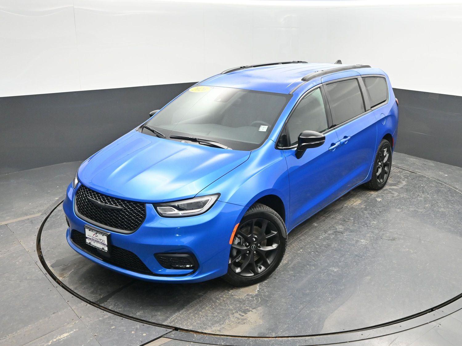 New 2026 Hydro Blue Pearlcoat Chrysler Select image 38