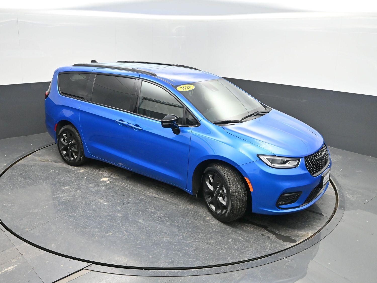 New 2026 Hydro Blue Pearlcoat Chrysler Select image 41