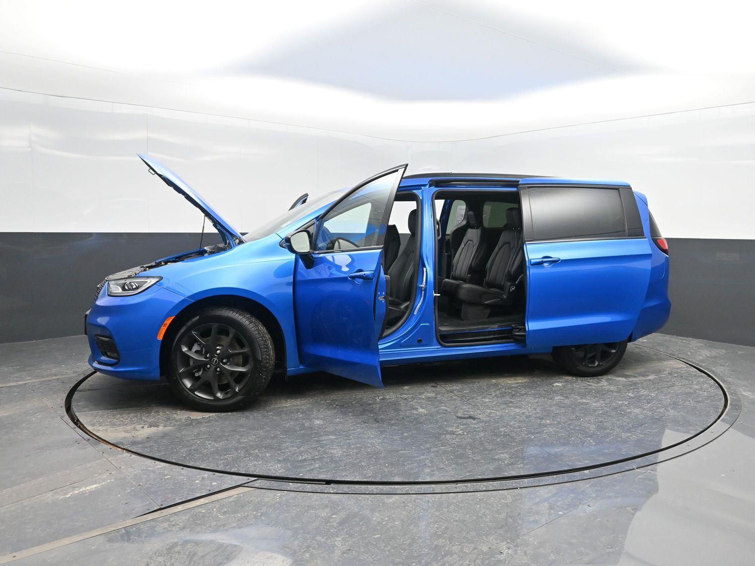 New 2026 Hydro Blue Pearlcoat Chrysler Select image 50