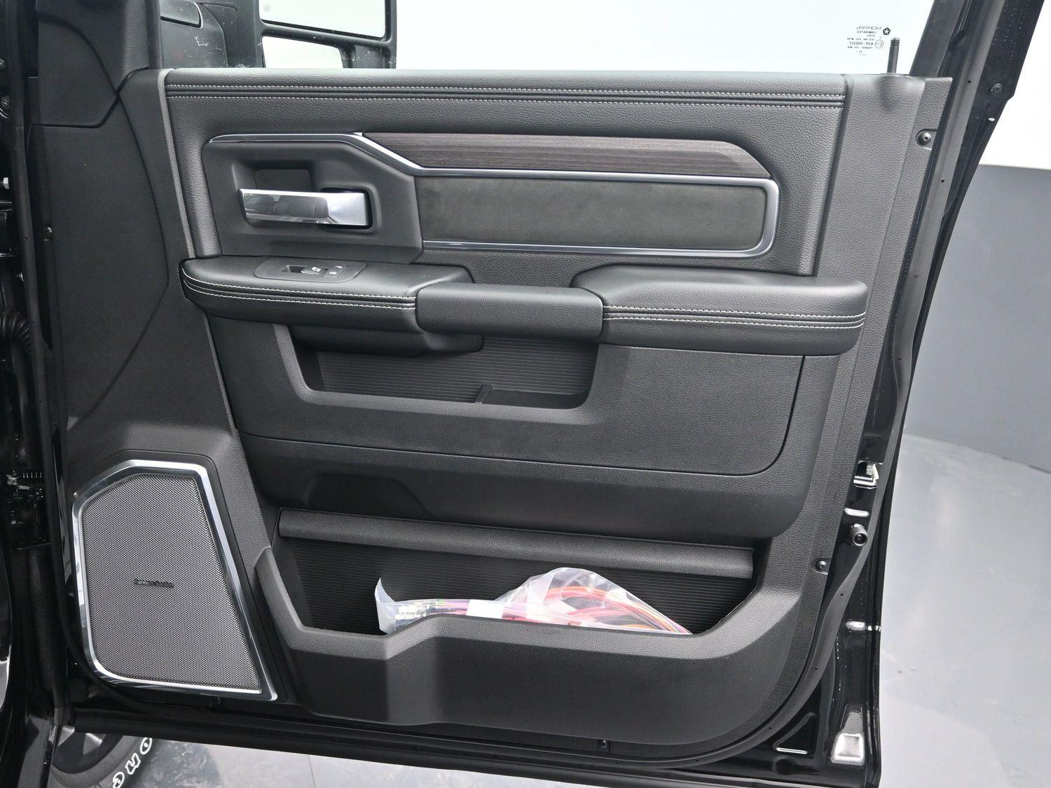 New 2026 Diamond Black Crystal Pearlcoat Ram Laramie image 11