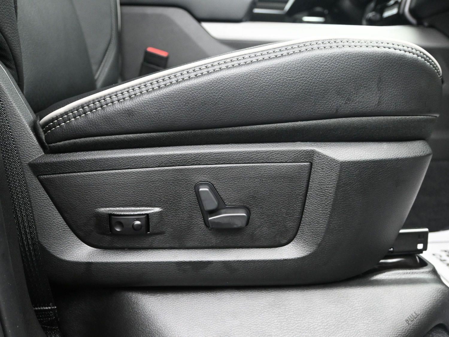 New 2026 Diamond Black Crystal Pearlcoat Ram Laramie image 12