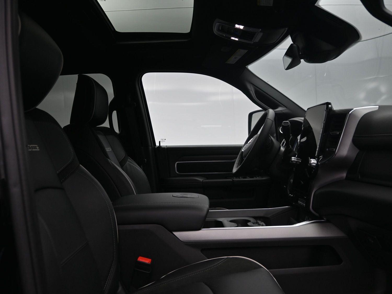 New 2026 Diamond Black Crystal Pearlcoat Ram Laramie image 13