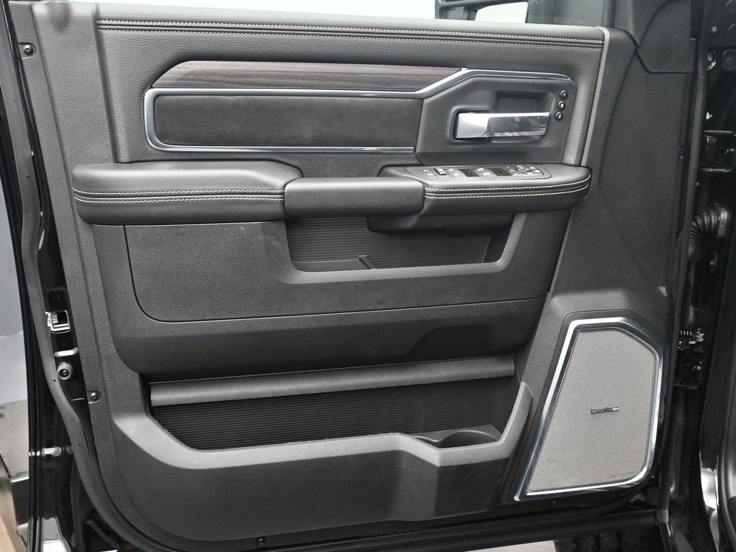 New 2026 Diamond Black Crystal Pearlcoat Ram Laramie image 23