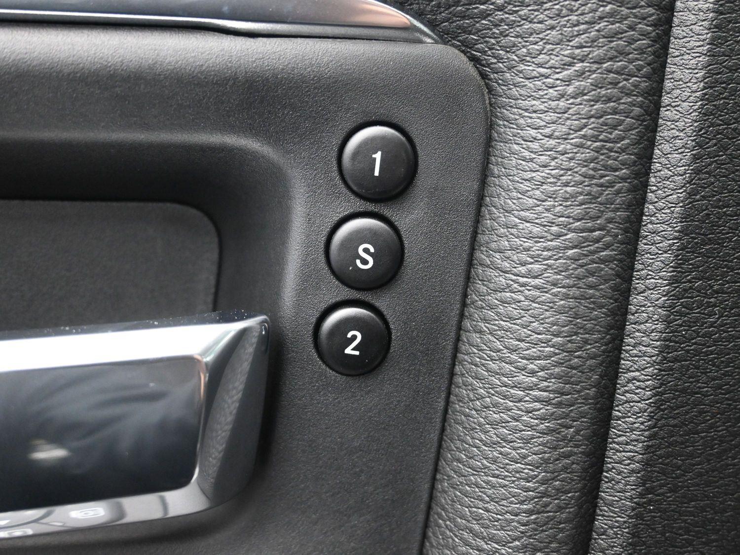 New 2026 Diamond Black Crystal Pearlcoat Ram Laramie image 24