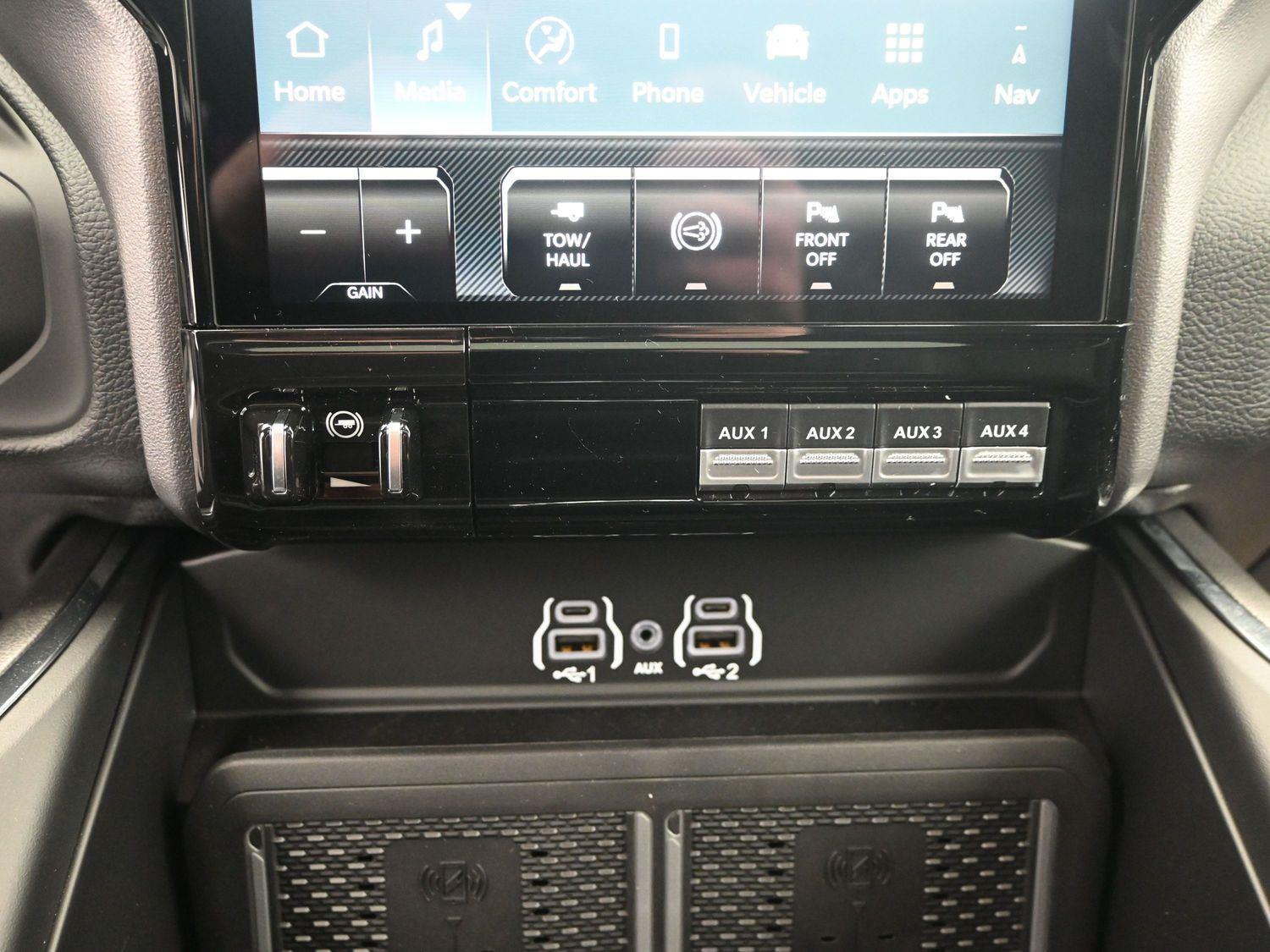 New 2026 Diamond Black Crystal Pearlcoat Ram Laramie image 34