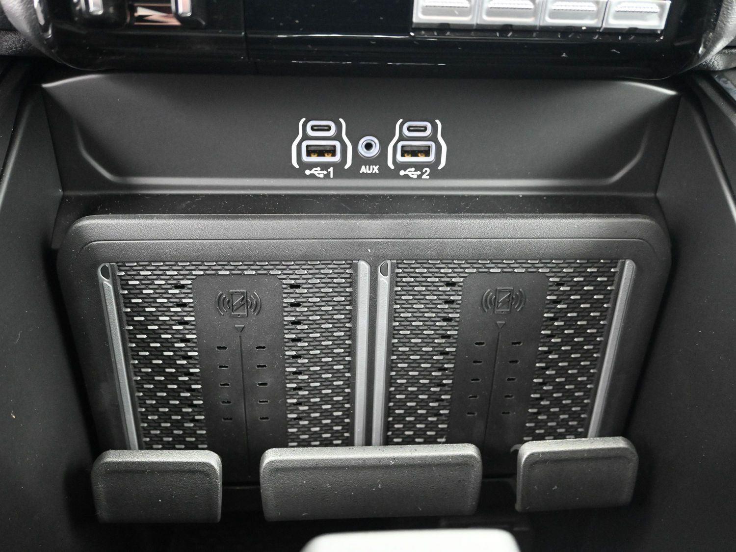 New 2026 Diamond Black Crystal Pearlcoat Ram Laramie image 35