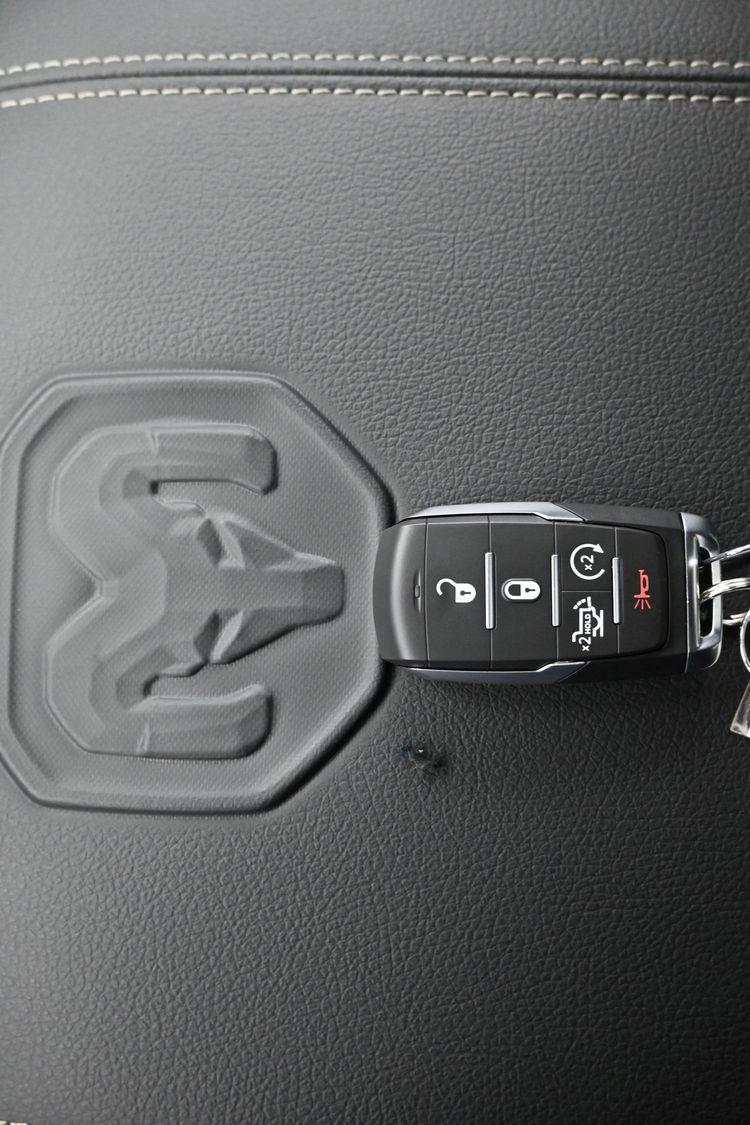 New 2026 Diamond Black Crystal Pearlcoat Ram Laramie image 39