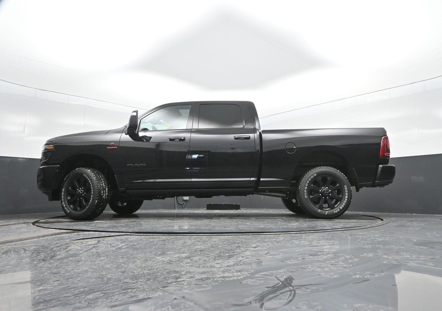 New 2026 Diamond Black Crystal Pearlcoat Ram Laramie image 40