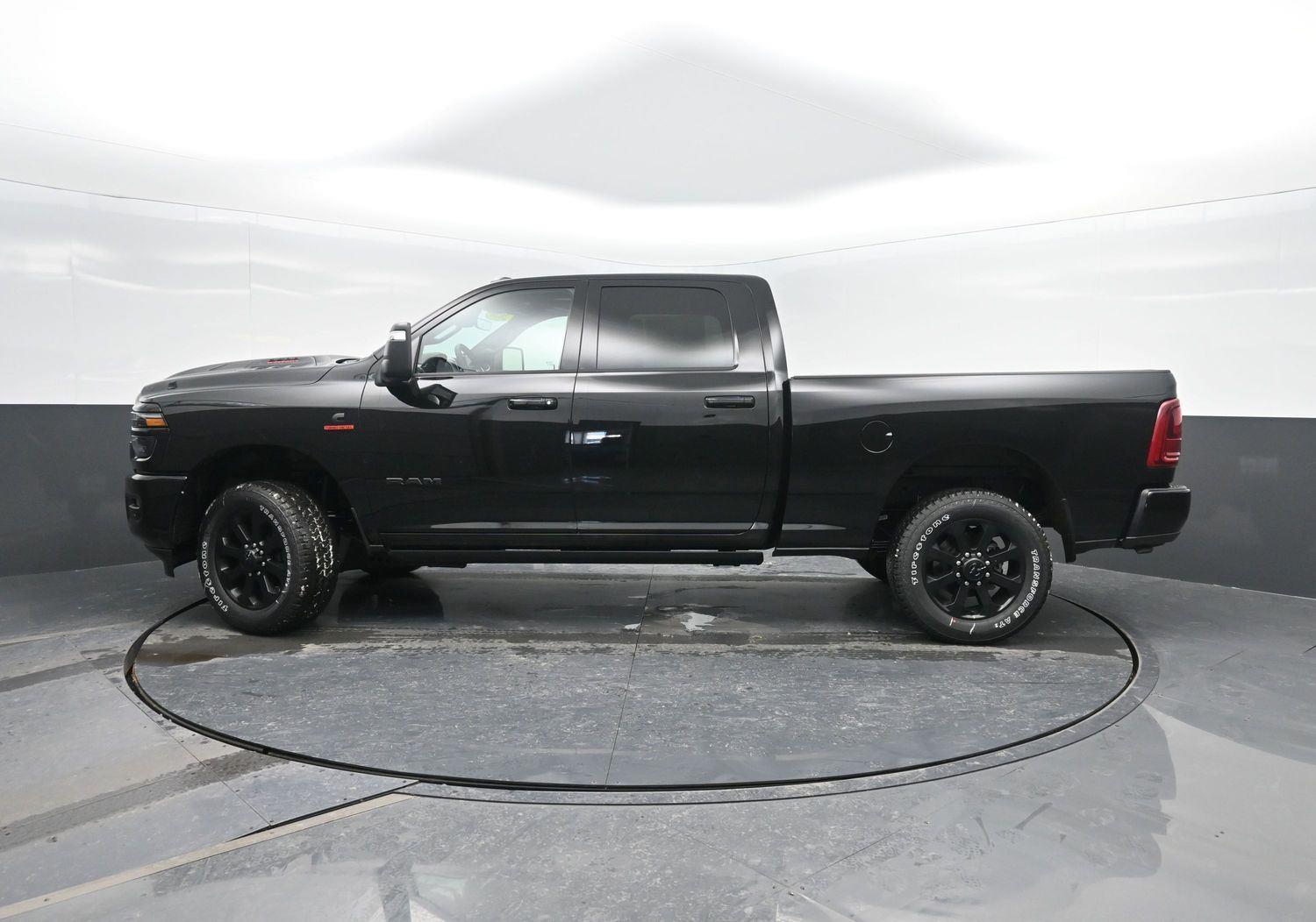 New 2026 Diamond Black Crystal Pearlcoat Ram Laramie image 47