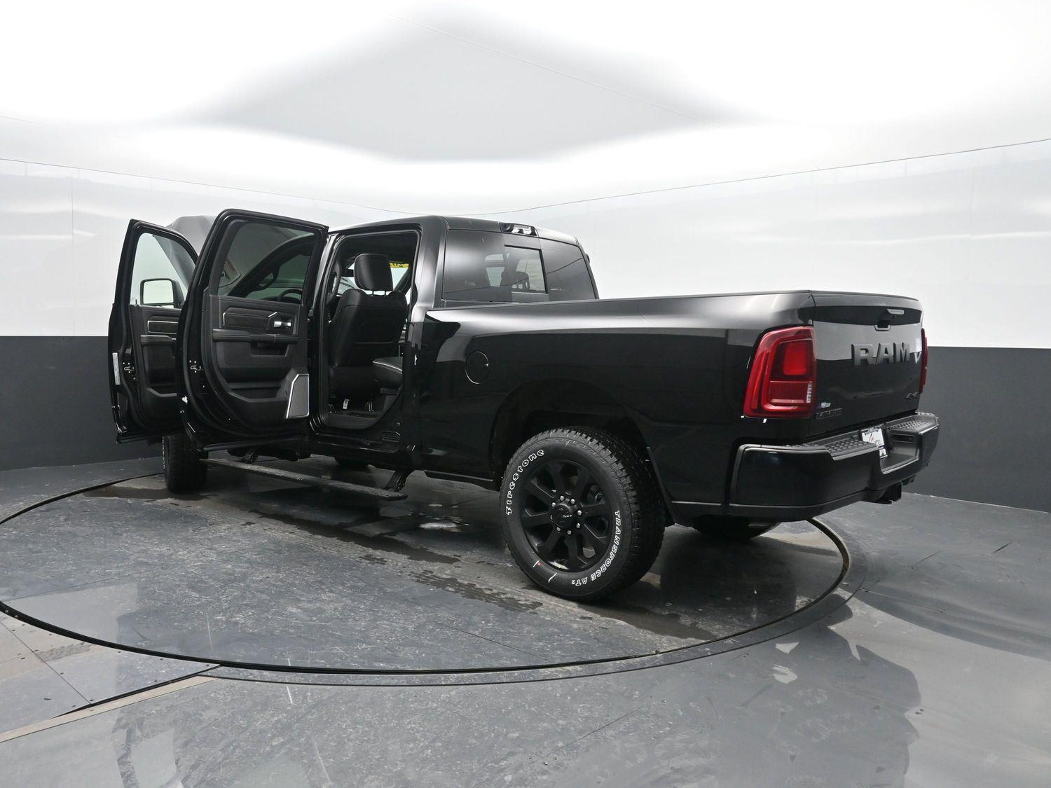 New 2026 Diamond Black Crystal Pearlcoat Ram Laramie image 53