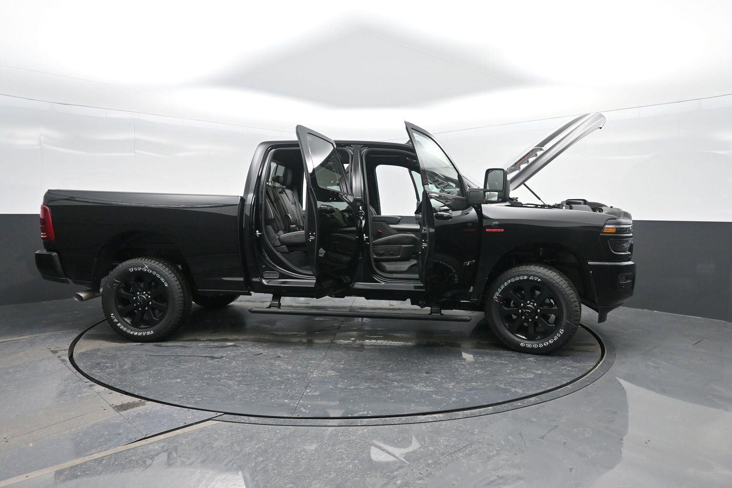 New 2026 Diamond Black Crystal Pearlcoat Ram Laramie image 54