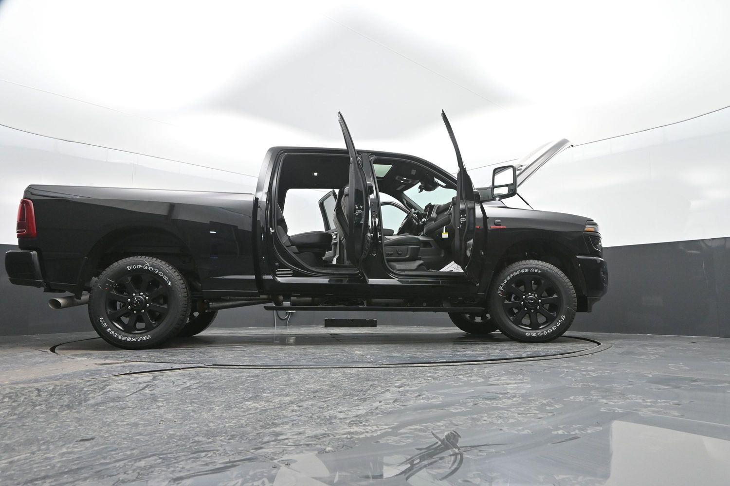 New 2026 Diamond Black Crystal Pearlcoat Ram Laramie image 58