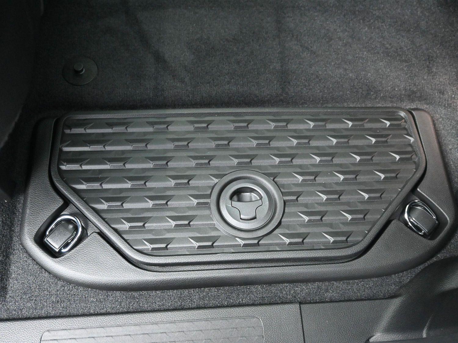 New 2026 Ivory White Tri-Coat Pearlcoat Ram Laramie image 15