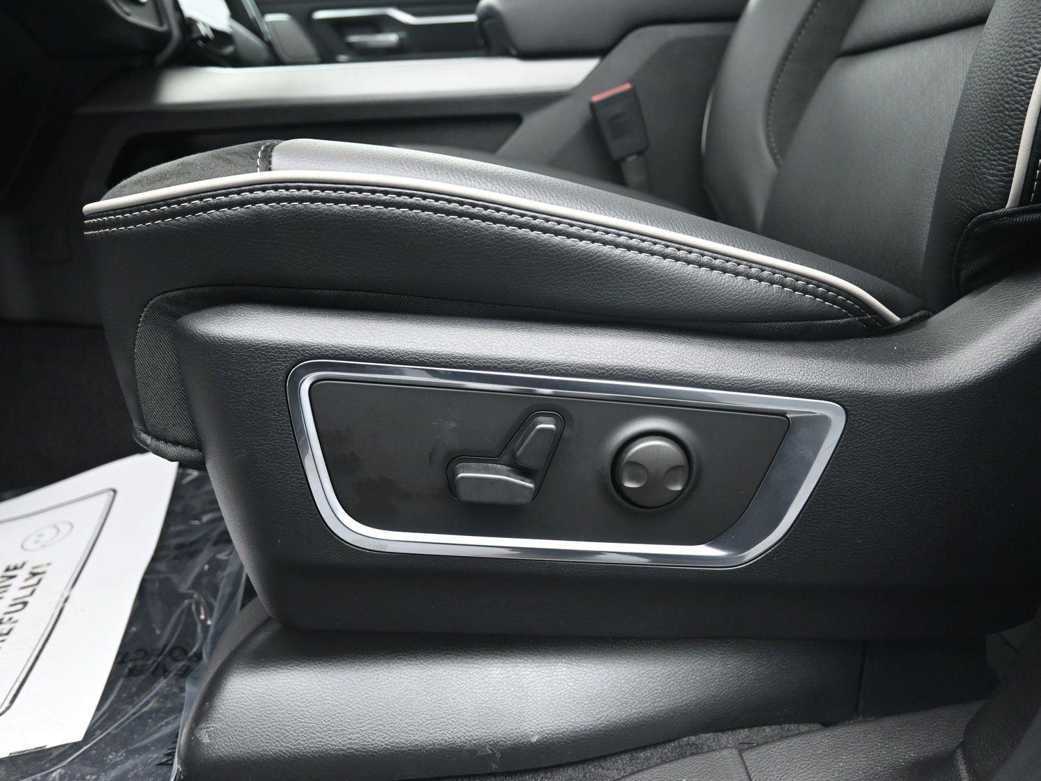 New 2026 Ivory White Tri-Coat Pearlcoat Ram Laramie image 23