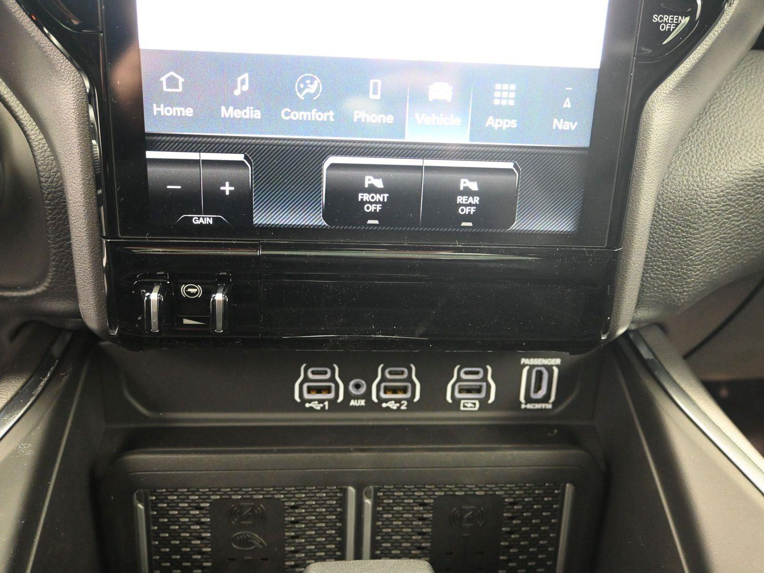 New 2026 Ivory White Tri-Coat Pearlcoat Ram Laramie image 32