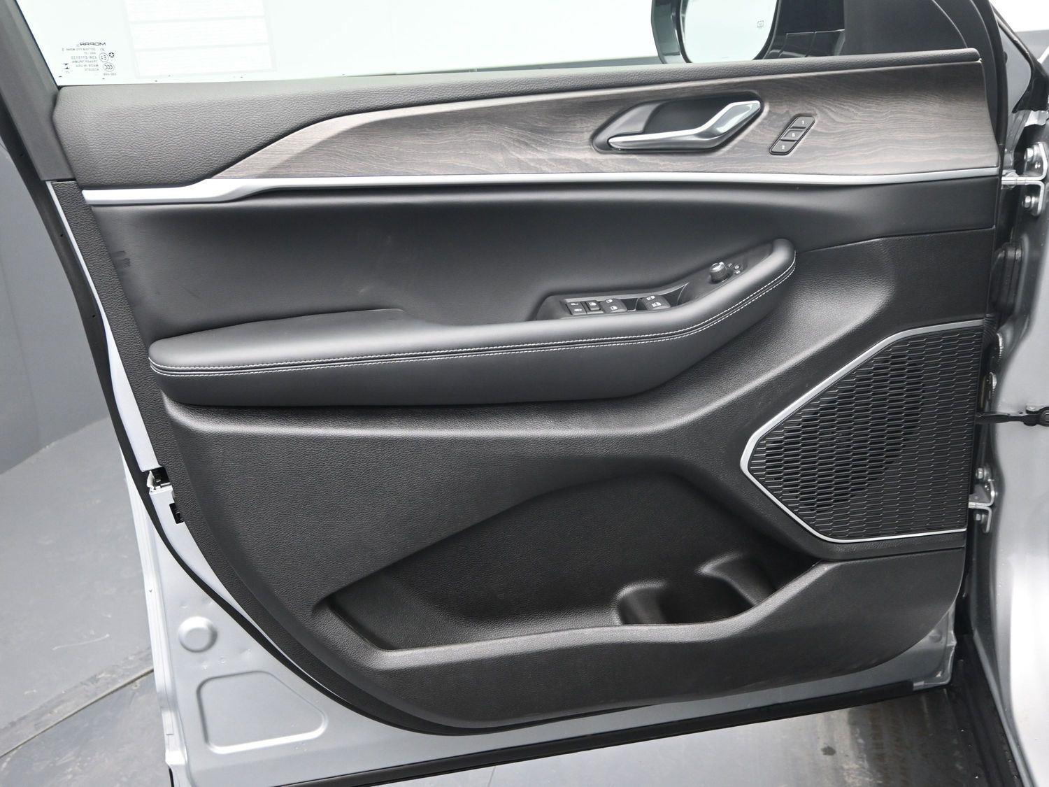 New 2026 Silver Zynith Jeep Limited image 18