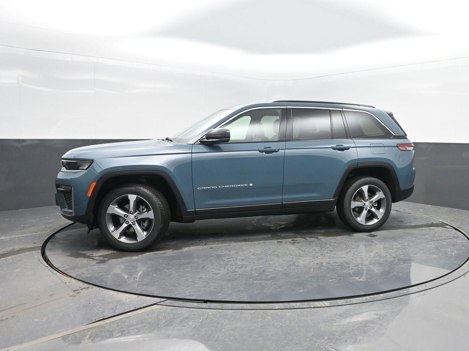 Gray (Steel Blue) 2026 Jeep Grand Cherokee SUV / Crossover Four-Wheel Drive 8-Speed Automatic