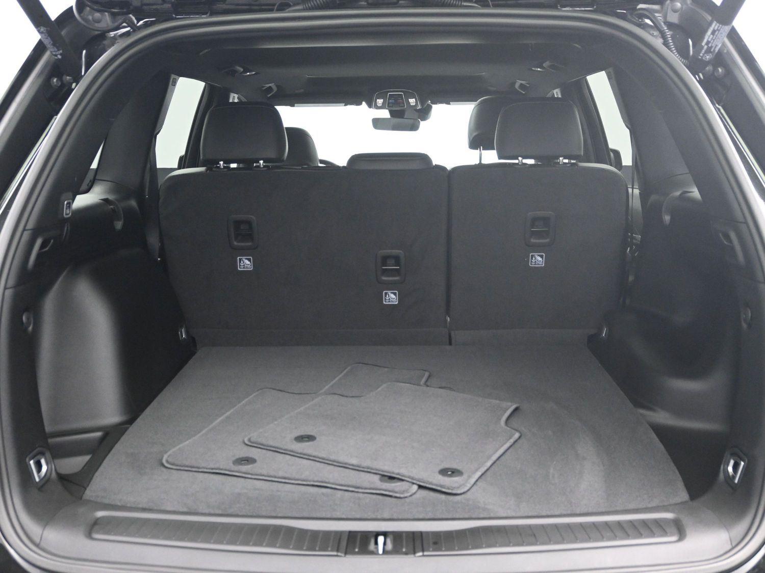 New 2026 Diamond Black Crystal Pearlcoat Jeep Laredo Altitude image 13