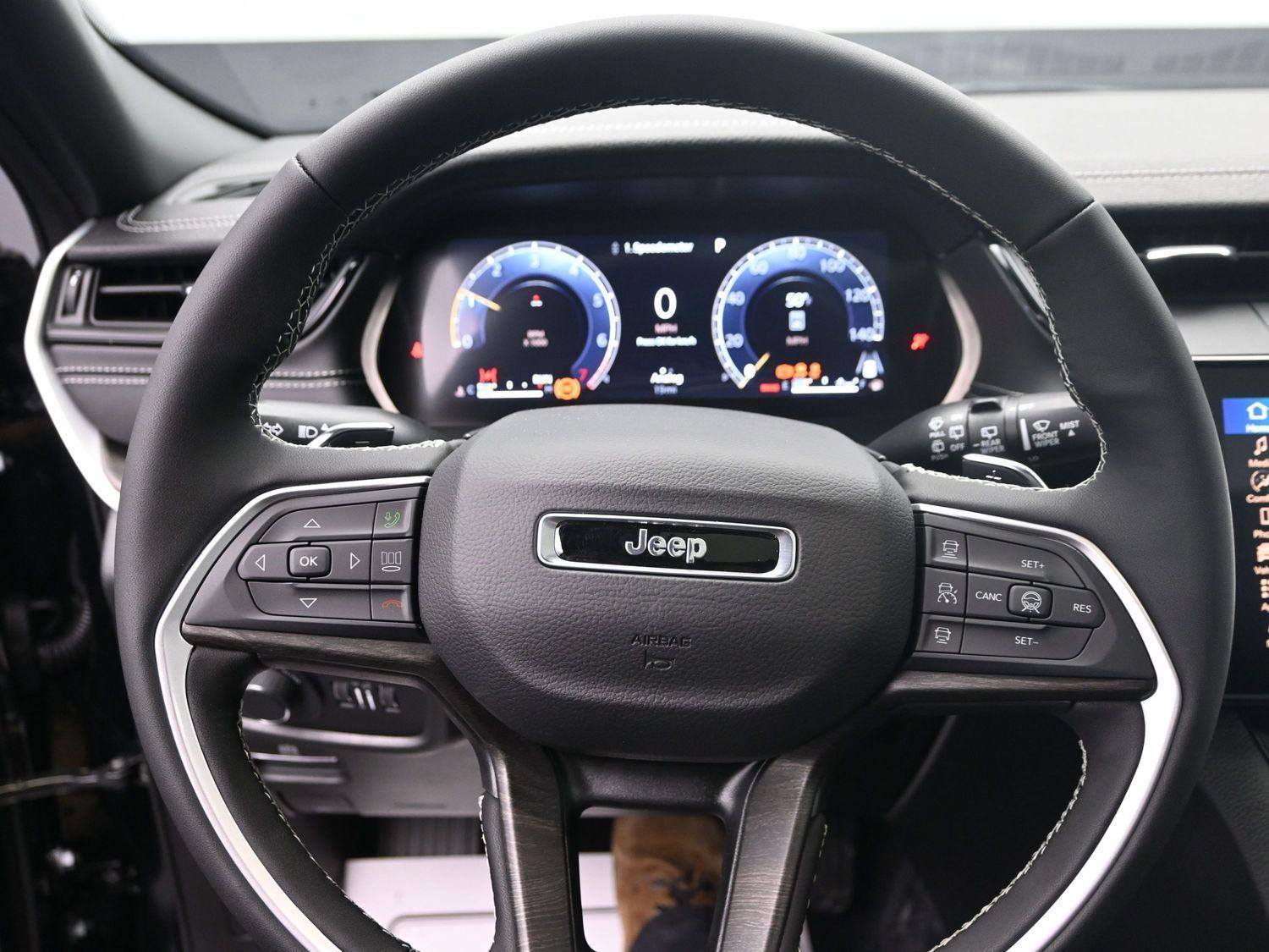 New 2026 Diamond Black Crystal Pearlcoat Jeep Laredo Altitude image 18