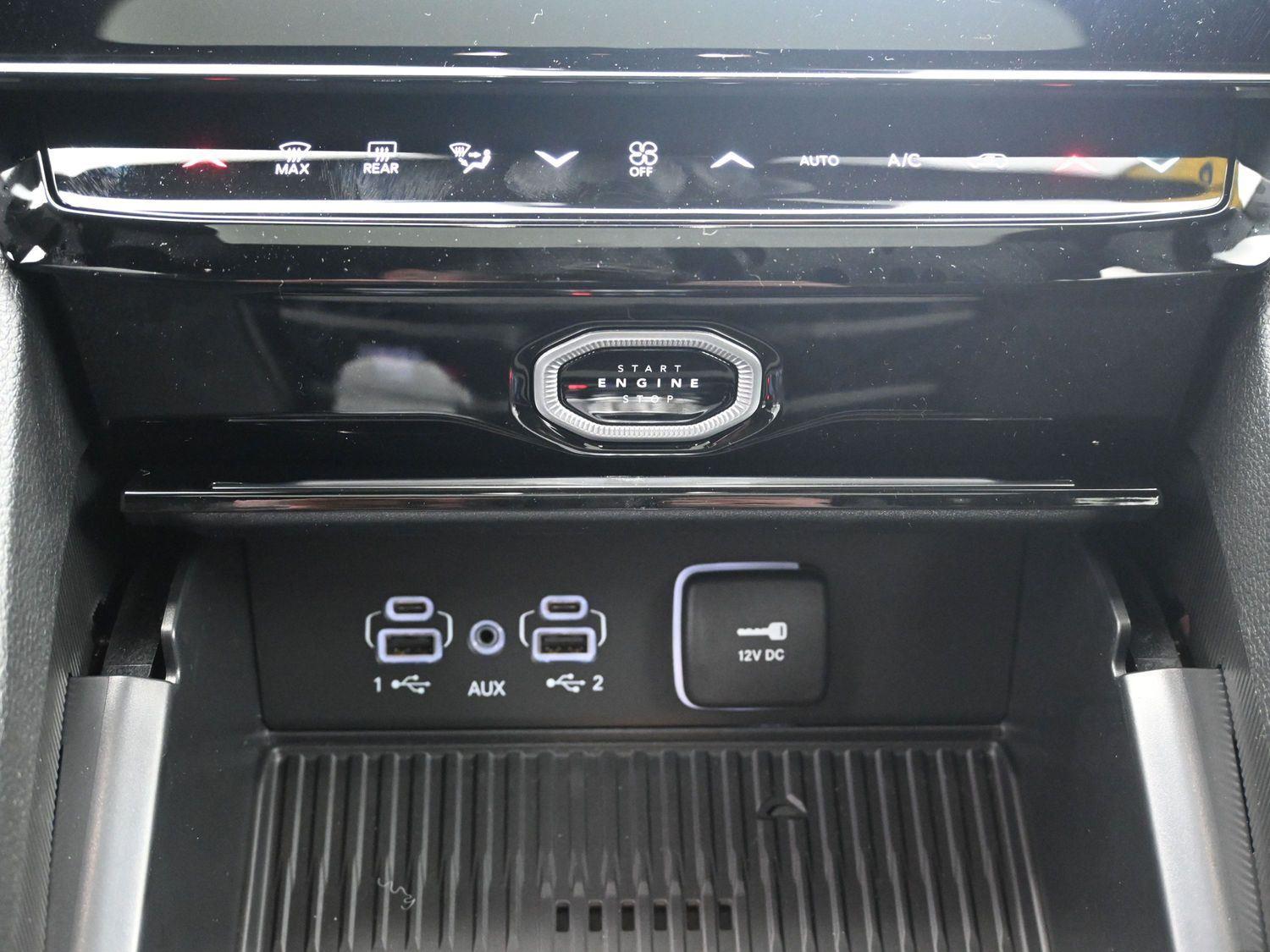 New 2026 Diamond Black Crystal Pearlcoat Jeep Laredo Altitude image 26