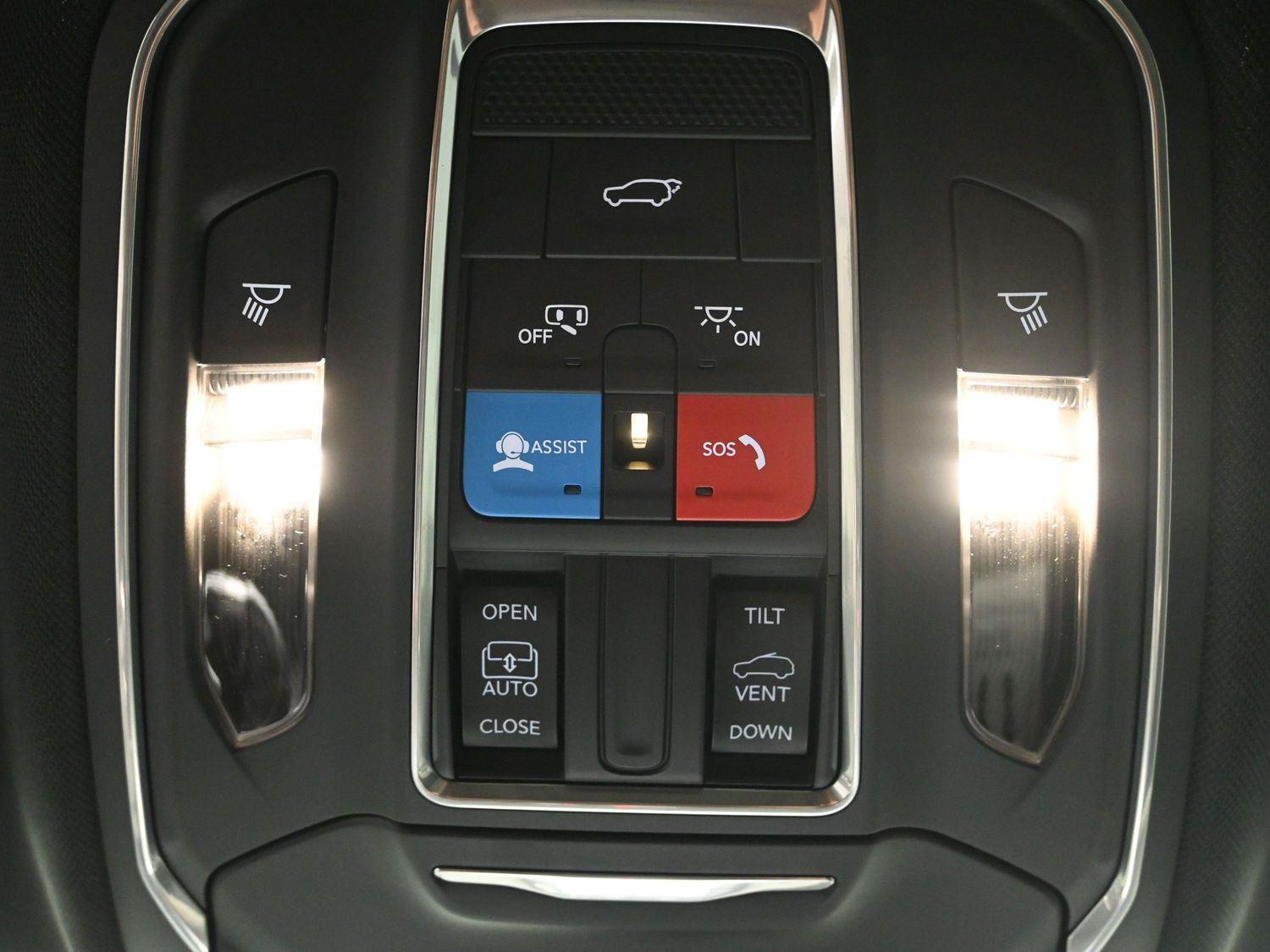 New 2026 Diamond Black Crystal Pearlcoat Jeep Laredo Altitude image 29