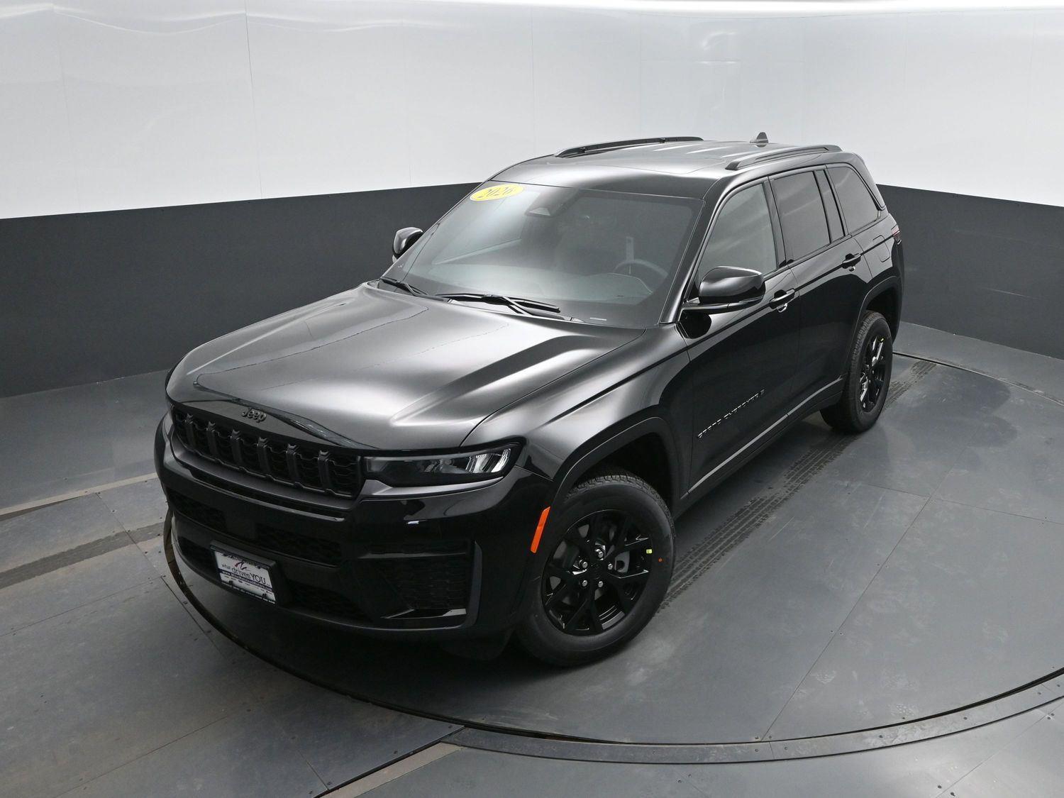 New 2026 Diamond Black Crystal Pearlcoat Jeep Laredo Altitude image 34