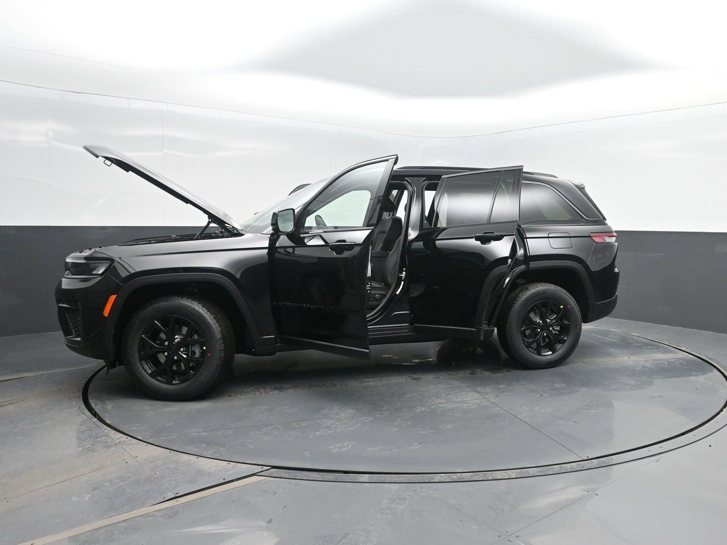 New 2026 Diamond Black Crystal Pearlcoat Jeep Laredo Altitude image 46