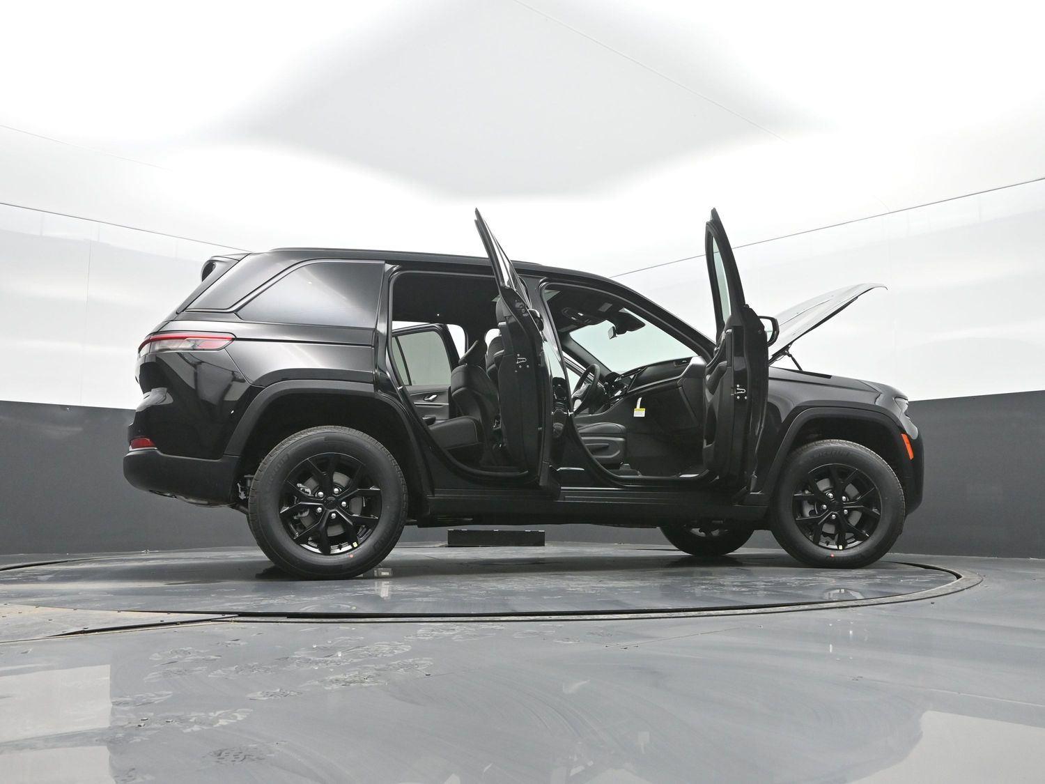 New 2026 Diamond Black Crystal Pearlcoat Jeep Laredo Altitude image 49