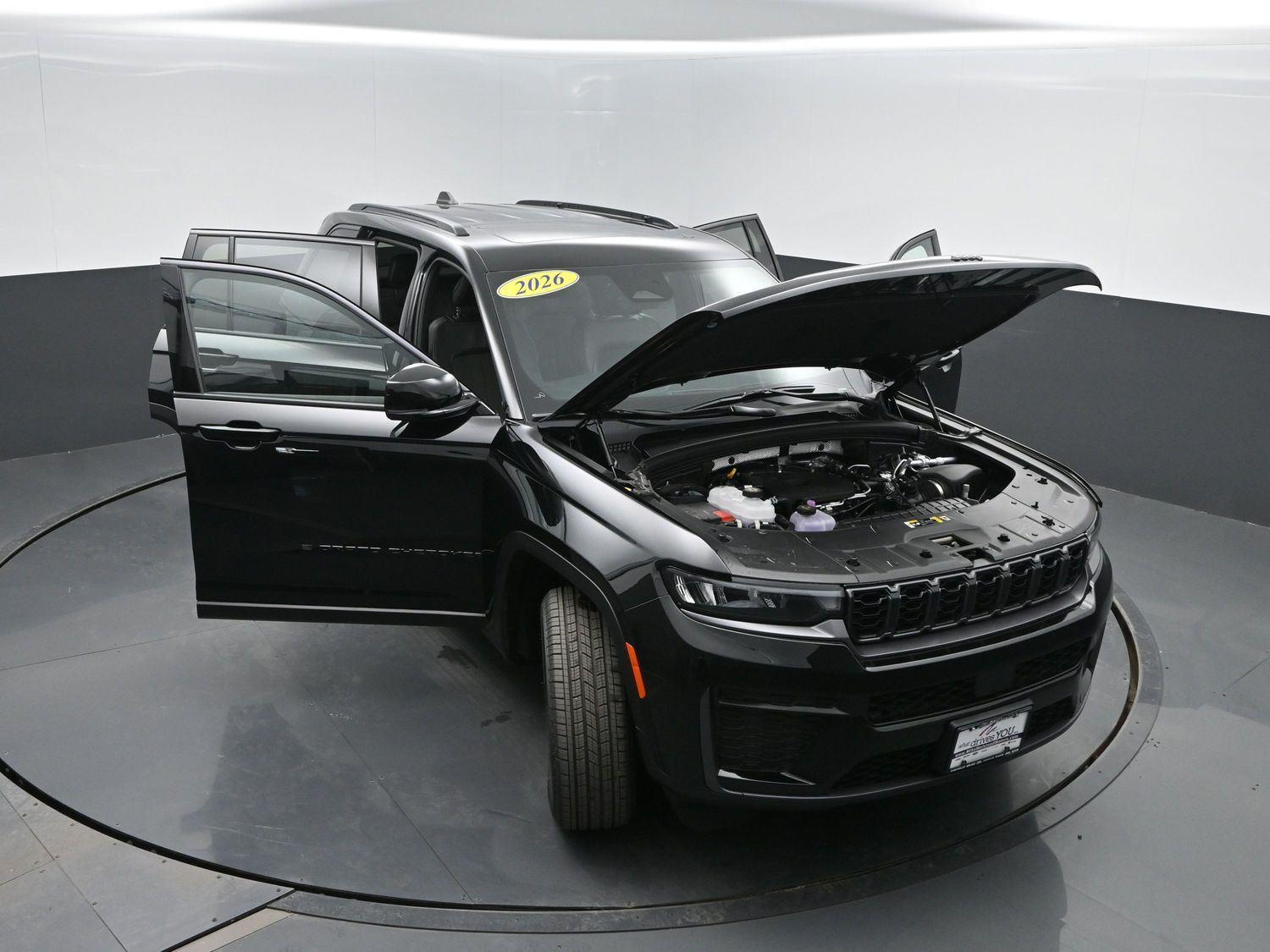 New 2026 Diamond Black Crystal Pearlcoat Jeep Laredo Altitude image 43