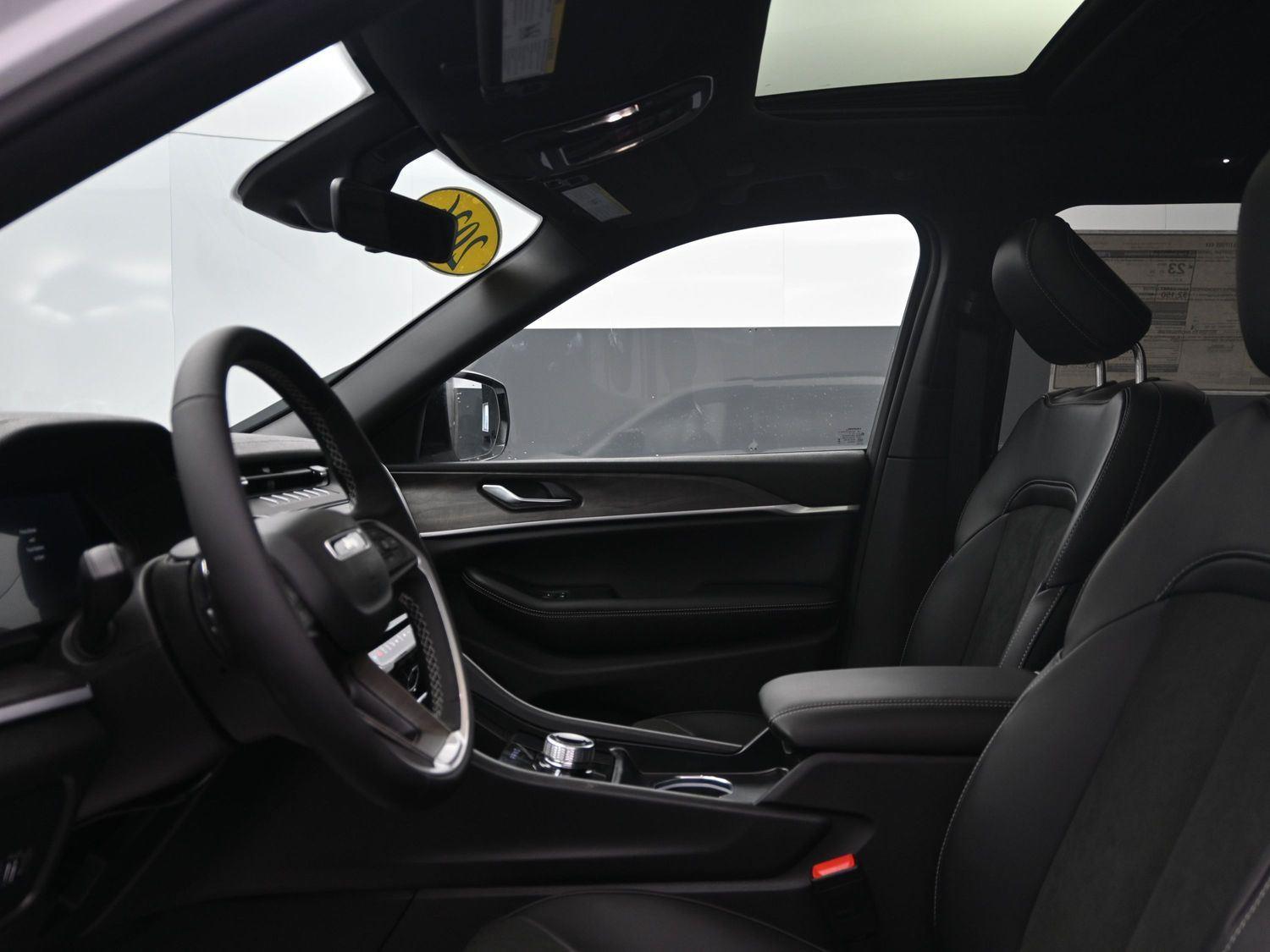 New 2026 Bright White Clearcoat Jeep Laredo Altitude image 17