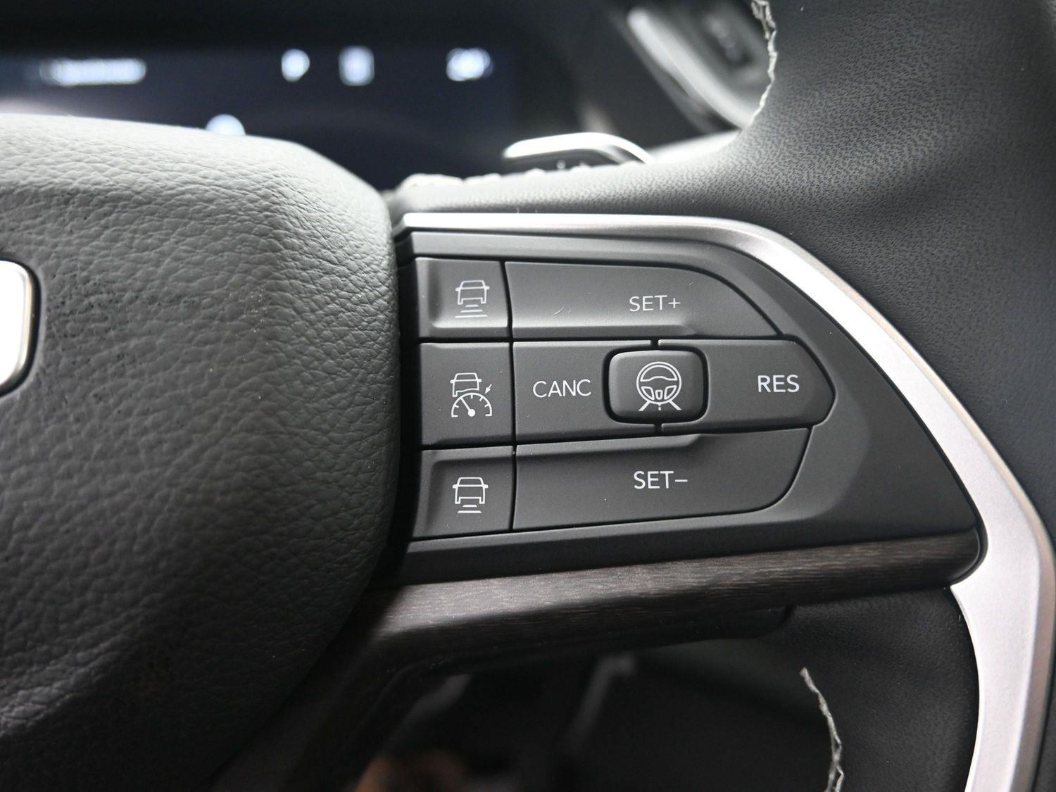 New 2026 Bright White Clearcoat Jeep Laredo Altitude image 20