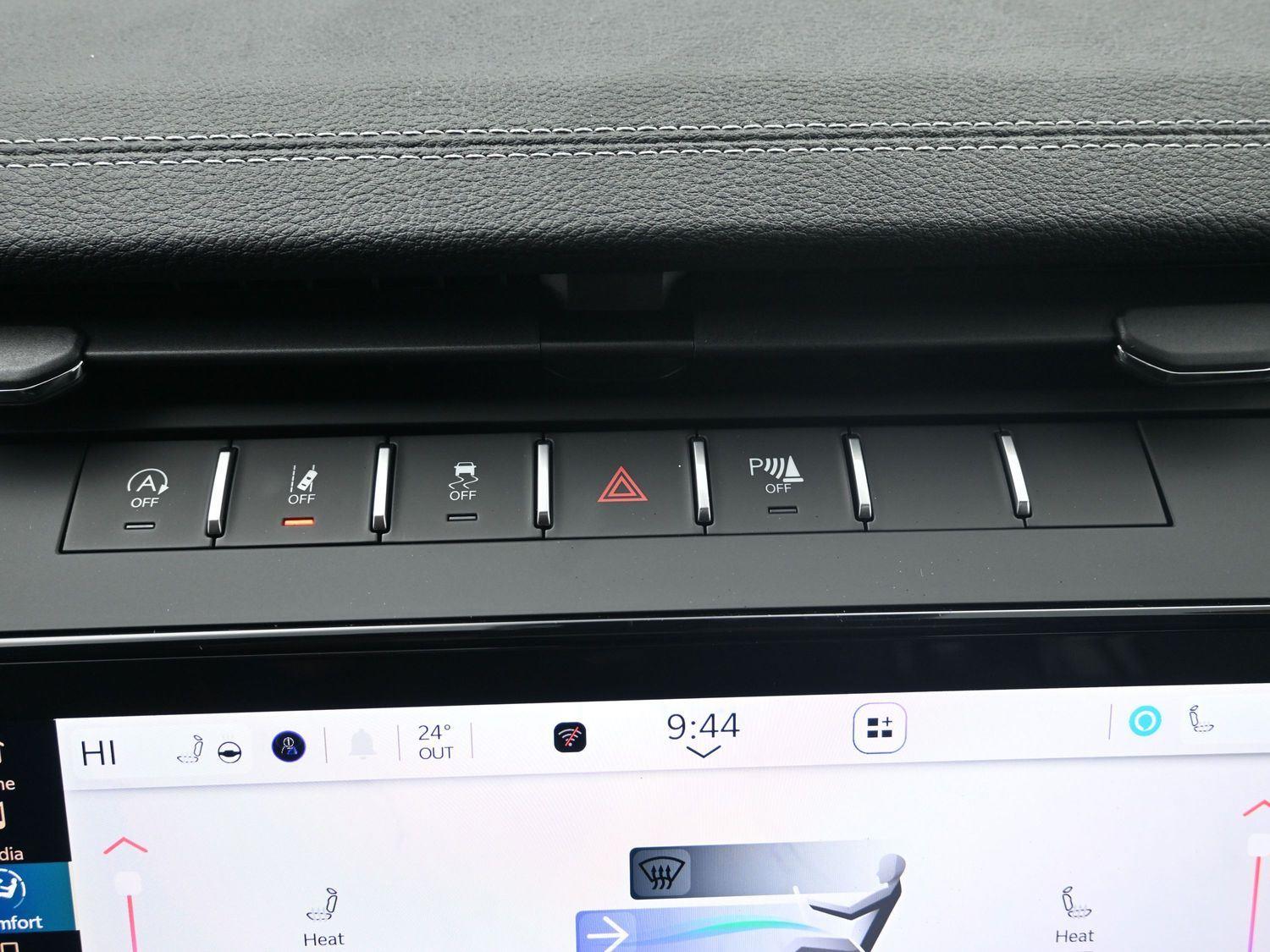 New 2026 Bright White Clearcoat Jeep Laredo Altitude image 25