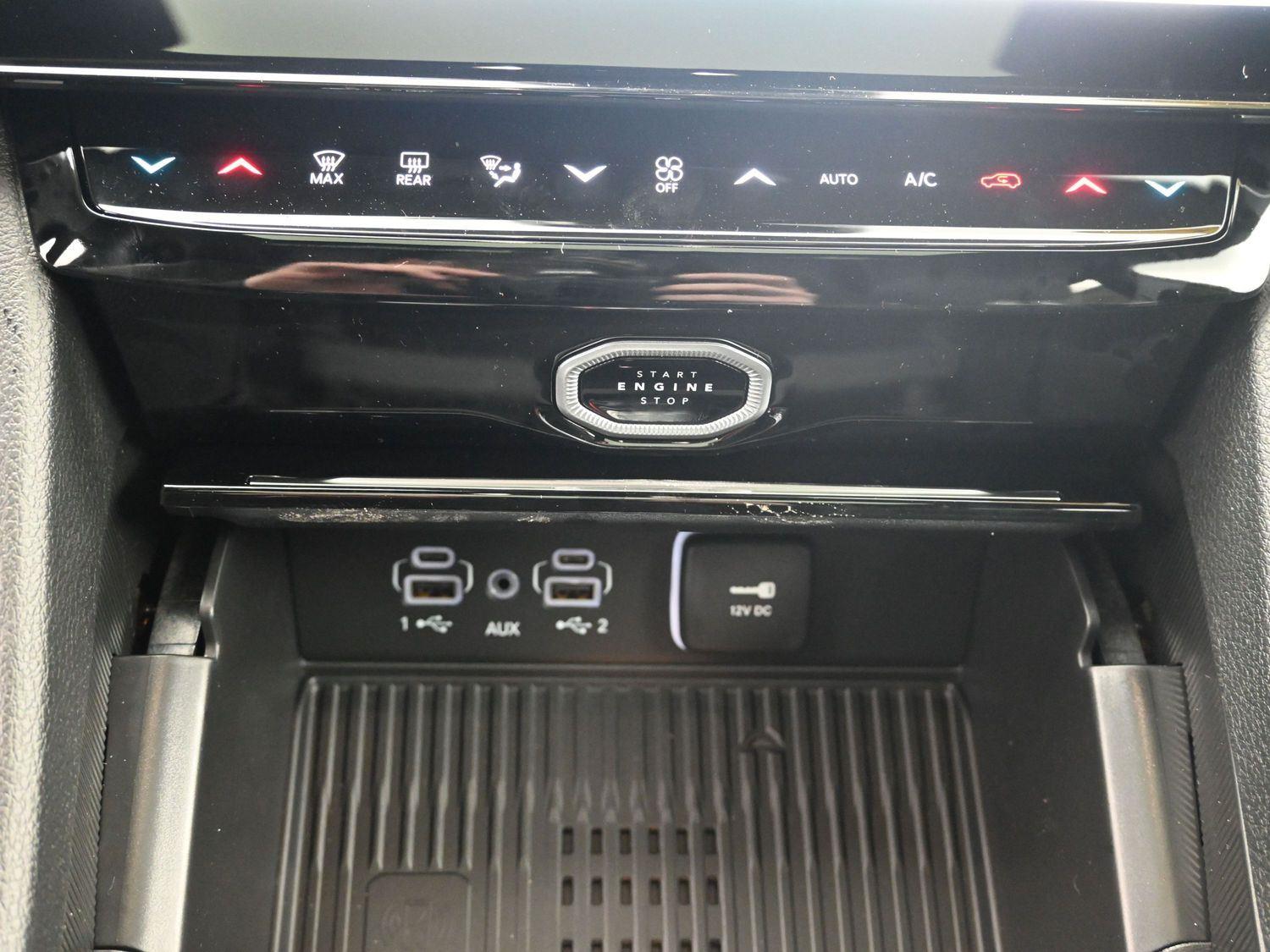 New 2026 Bright White Clearcoat Jeep Laredo Altitude image 26